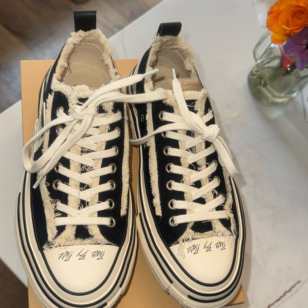 Vessel USA sneaker Lows men 7women 9
Peace by Piece